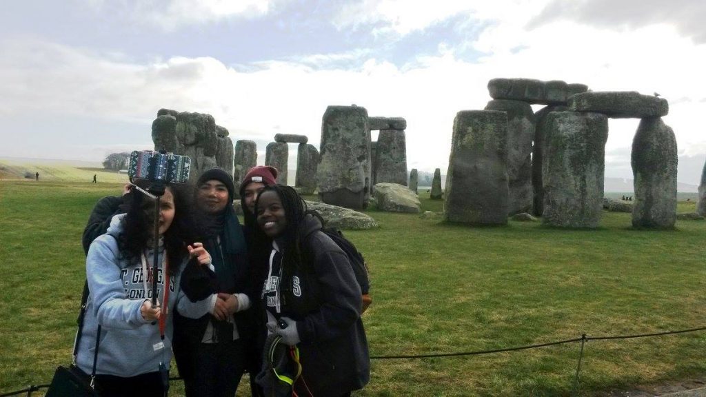 Trips out of London: visit Stonehenge