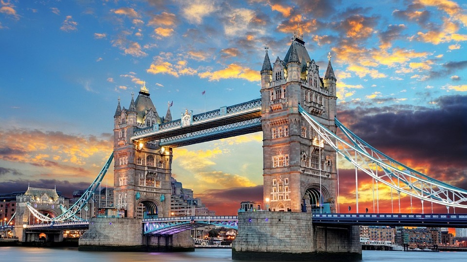Admire the famous landmarks while studying abroad in London